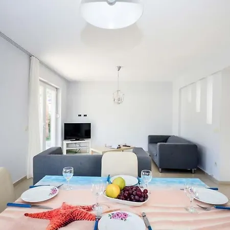 Ahatli Sleeps 6 Pool Air Con Villa *