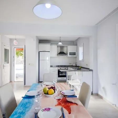 Вилла Ahatli Sleeps 6 Pool Air Con Овачик