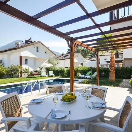 Ahatli Sleeps 6 Pool Air Con فيلة Ovacık